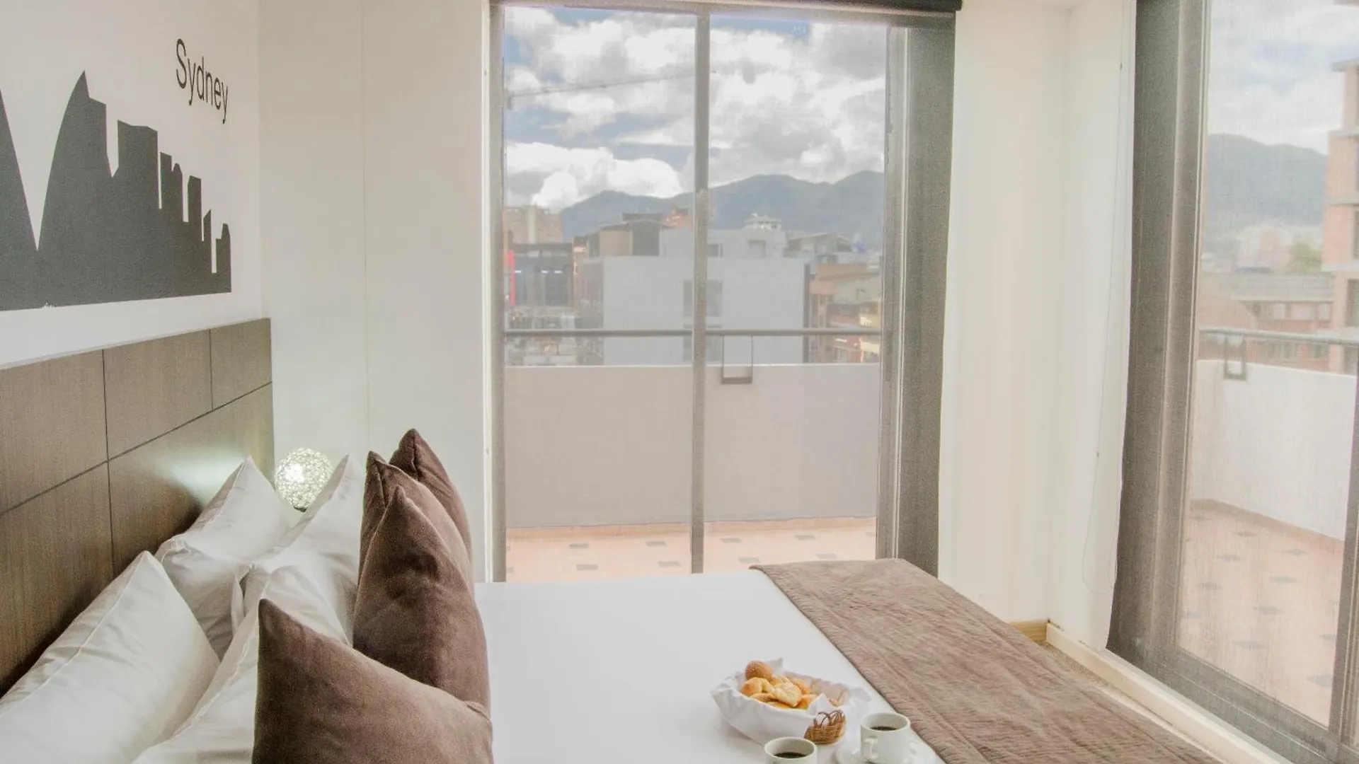 ***  Hotel Apartamentos Regency La Feria Bogota Colombia